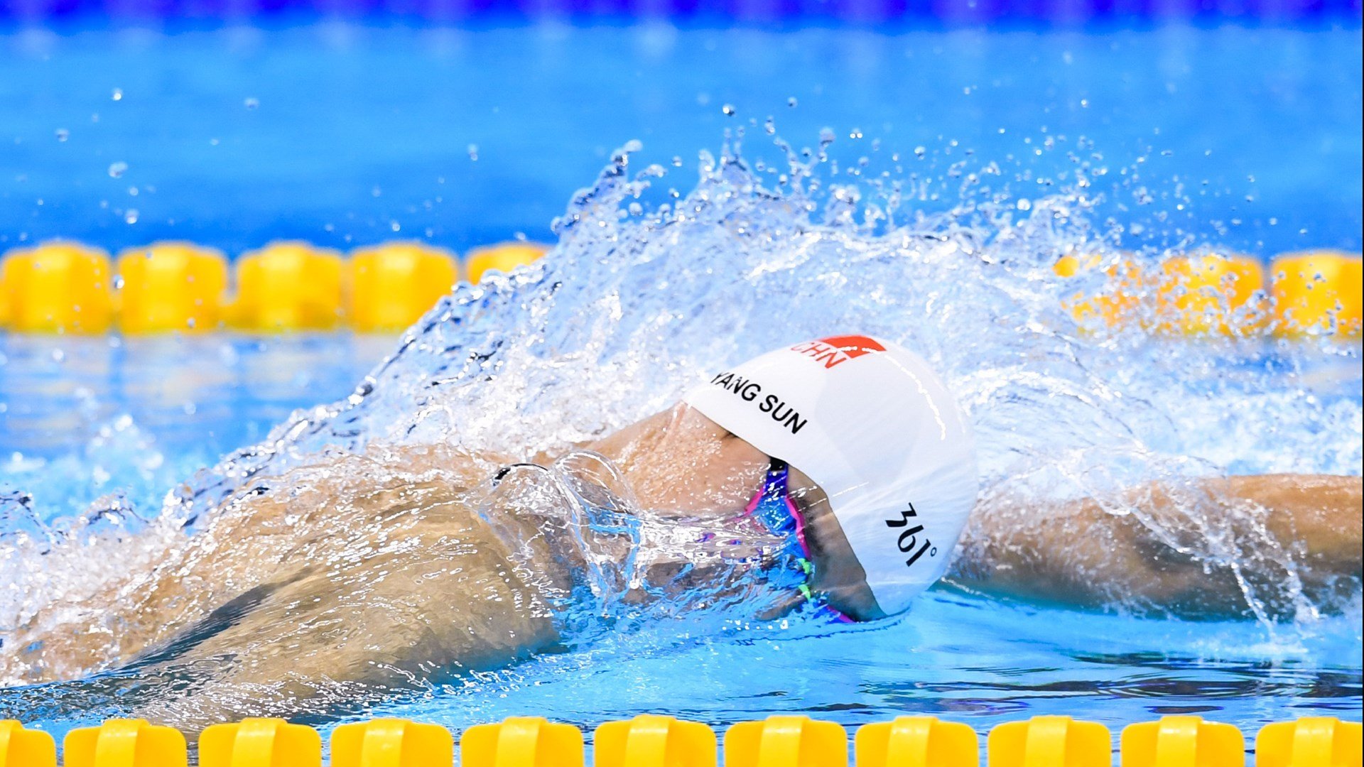 拜仁全场高压战术压制博卡中场，拜仁防线