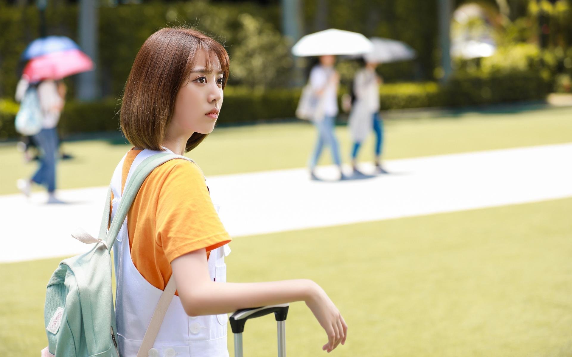 男子中长距离稳步前行,中长距离跑的动作要领